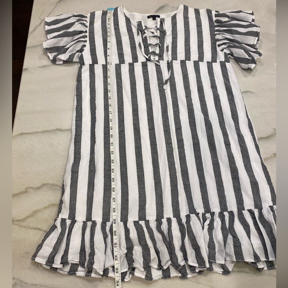 Who‎ What Wear Striped Ruffle Dress size Small Gray White Lace Up - Picture 6 of 11